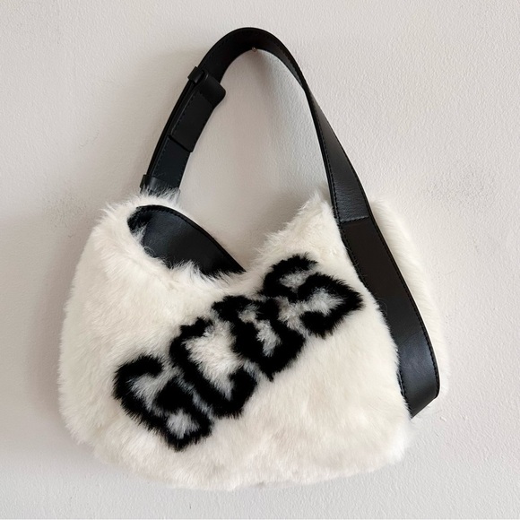 Gcds small Comma Faux Fur Logo shoulder bag black white combo - Picture 4 of 9